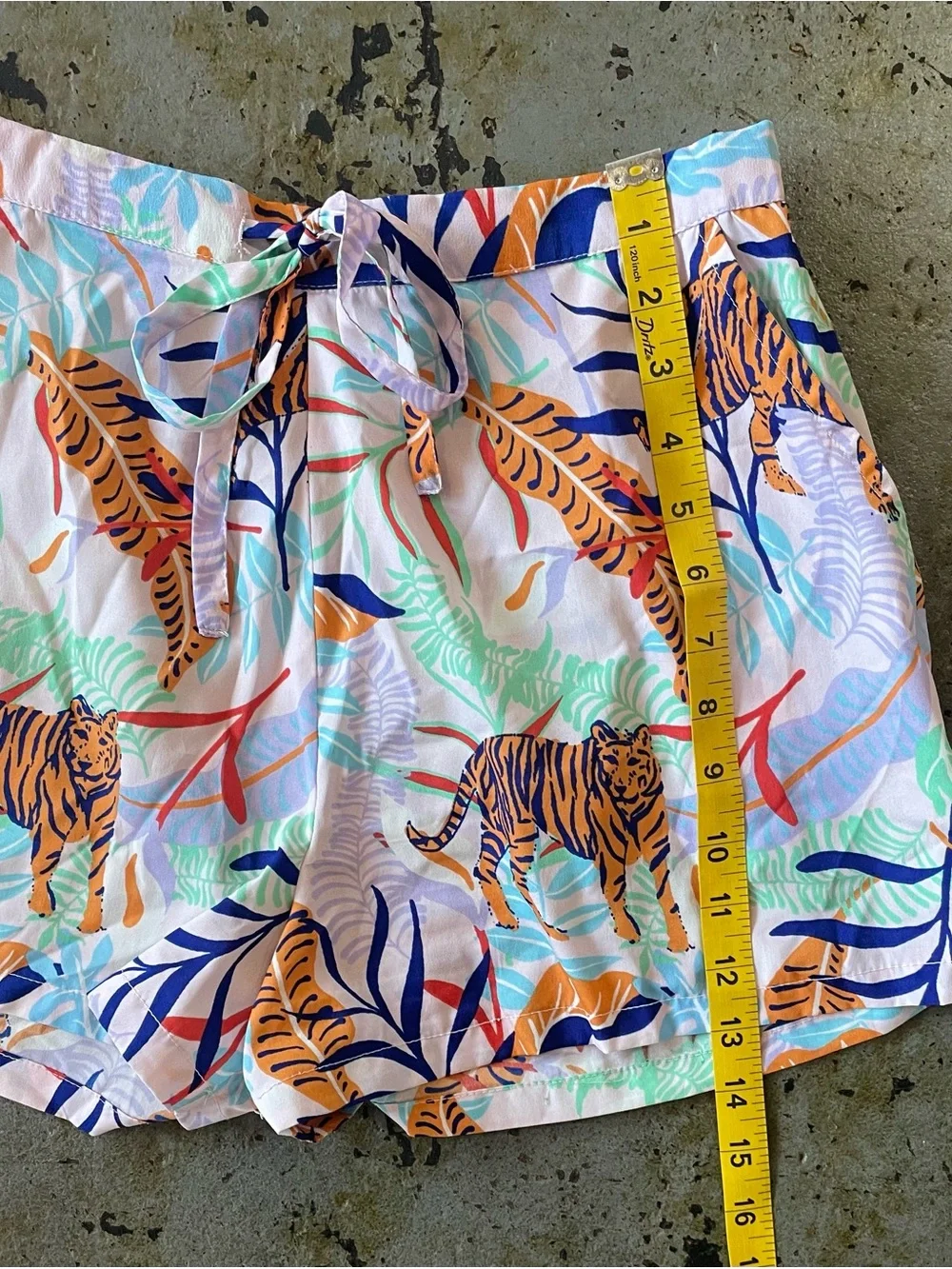 Cynthia Rowley Pajama Set Featuring a Tiger and Tropical Leaf Print Size M/L - Picture 3 of 11
